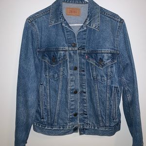 Women’s LEVIS jean jacket size m